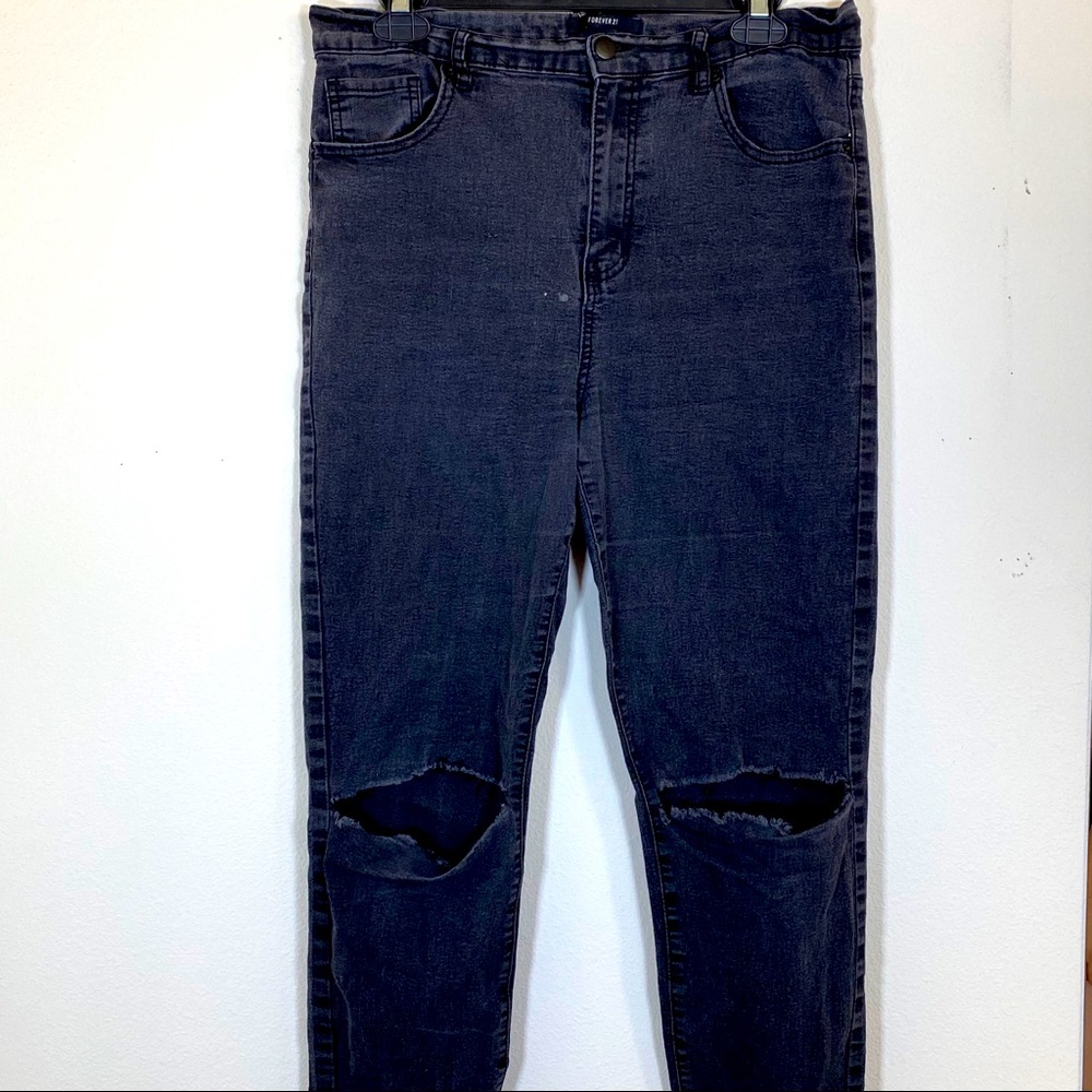 BLACK KNEE SLIT JEANS